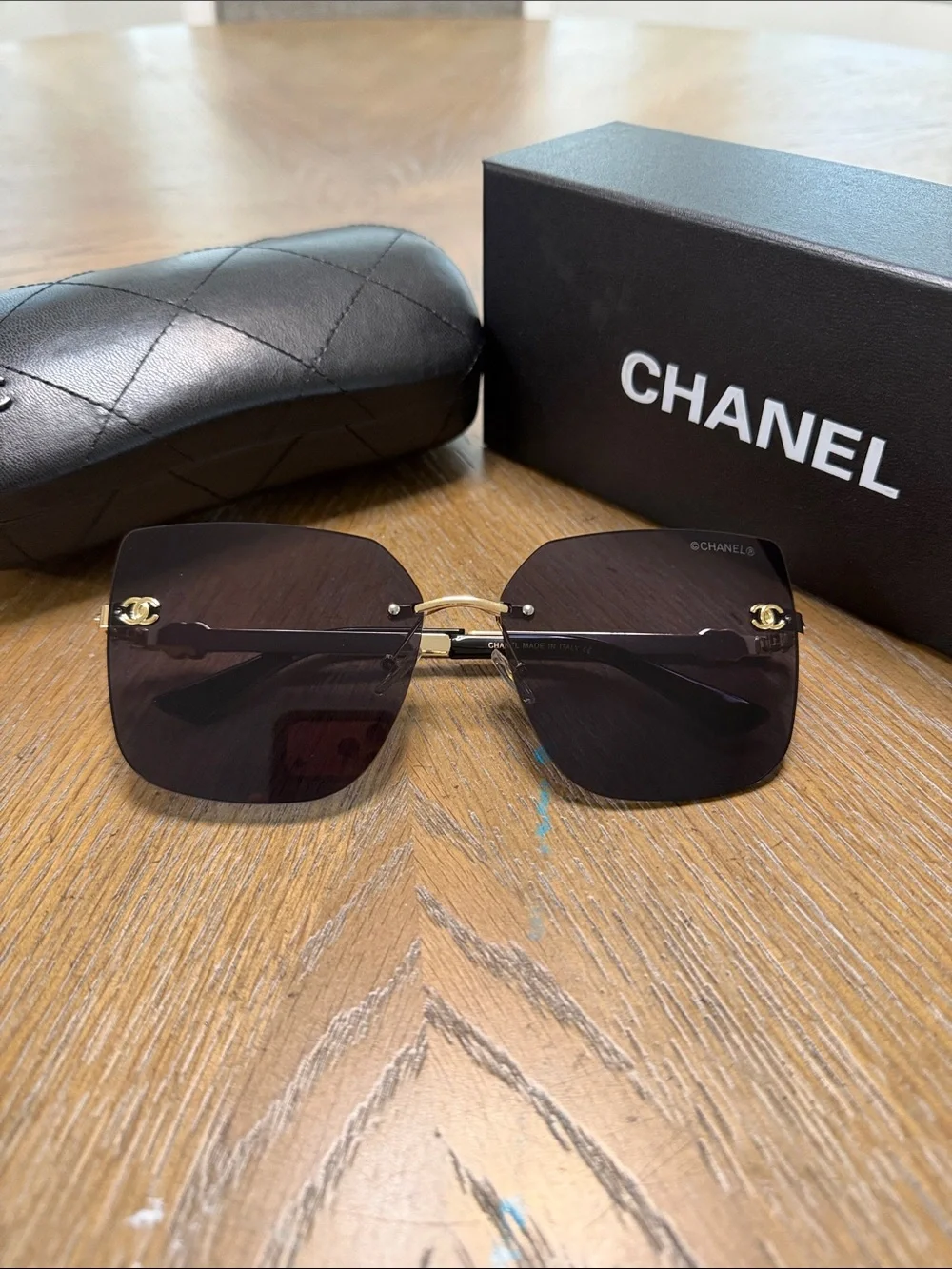 CHANEL elegant rimless
